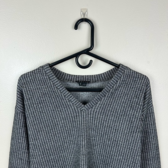 NWOT Theory Women’s Cropped Sweater Top Wool Blend Herringbone V Neck P F074509R - Picture 2 of 9